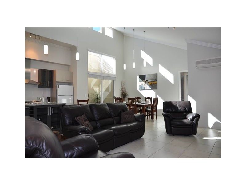 2/69 Kearney Street, Kearneys Spring QLD 4350