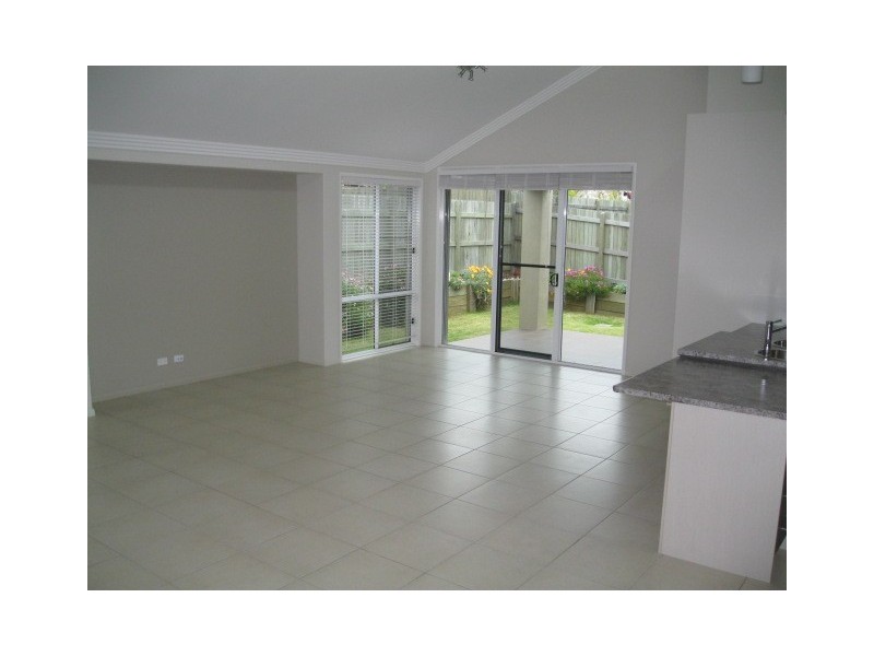 2/69 Kearney Street, Kearneys Spring QLD 4350