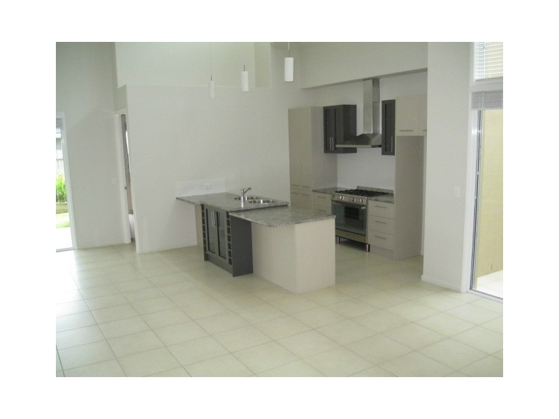 2/69 Kearney Street, Kearneys Spring QLD 4350