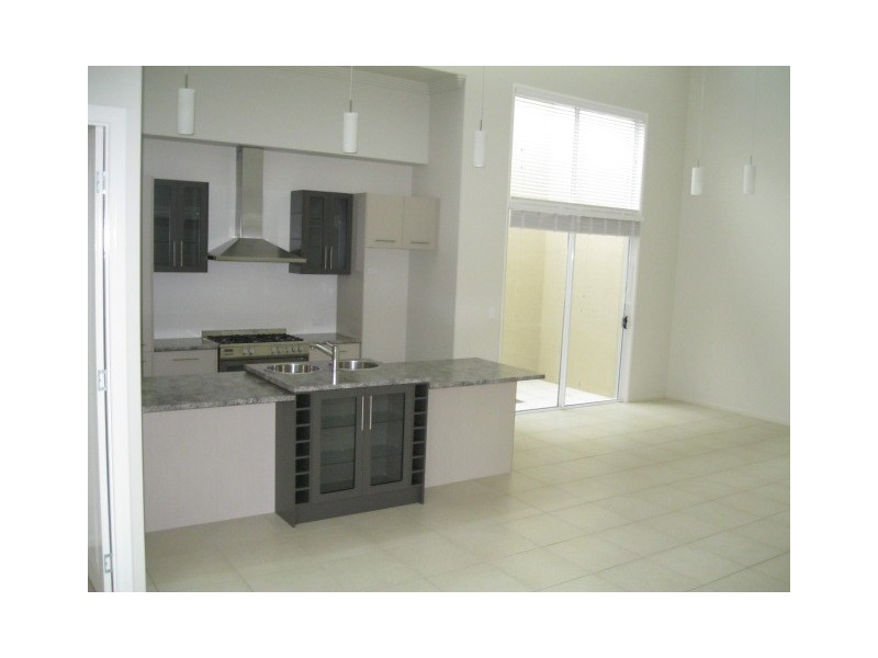 2/69 Kearney Street, Kearneys Spring QLD 4350