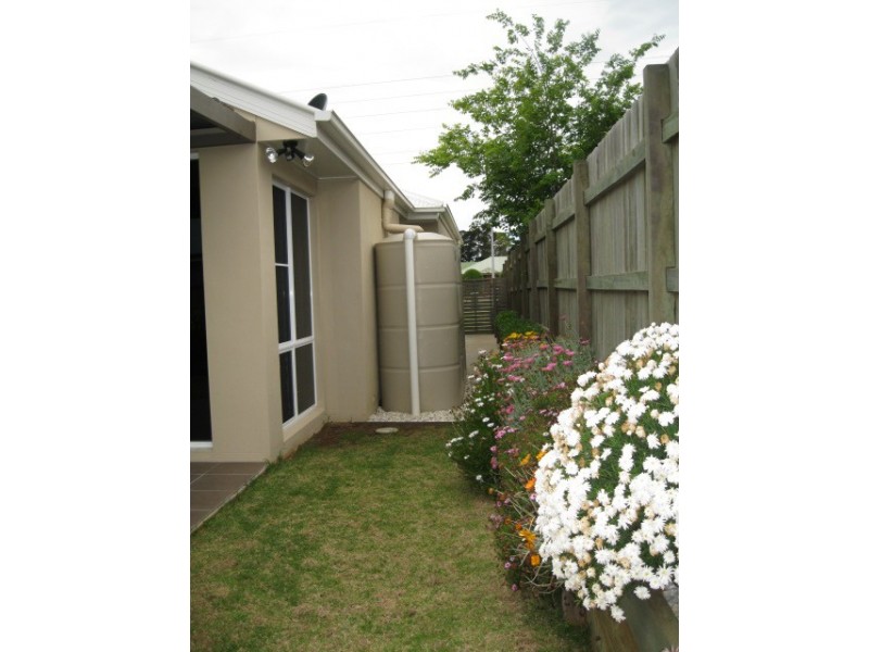 2/69 Kearney Street, Kearneys Spring QLD 4350