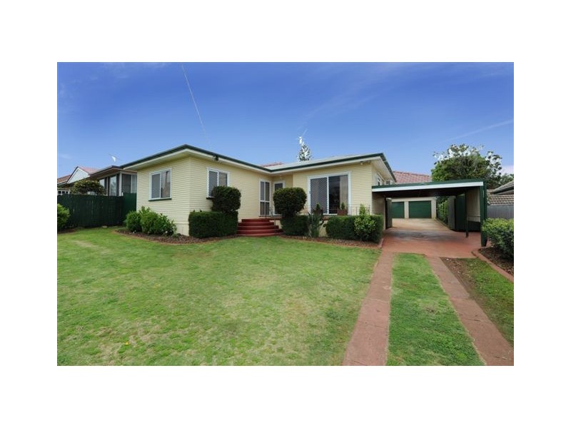 11 Drayton Road, Harristown QLD 4350