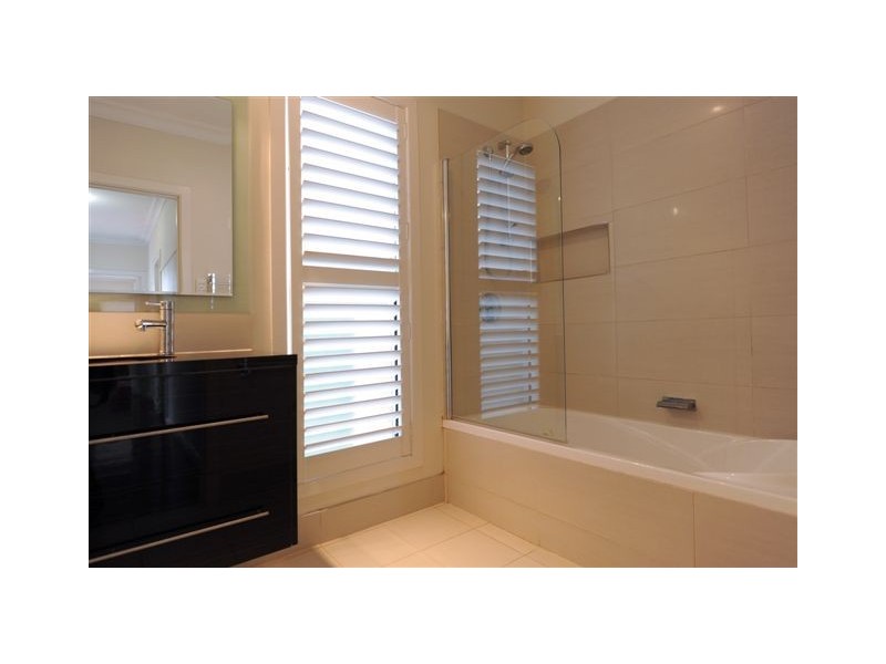 11 Drayton Road, Harristown QLD 4350