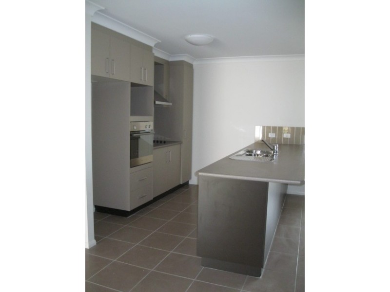 11 Wareena Drive, Glenvale QLD 4350
