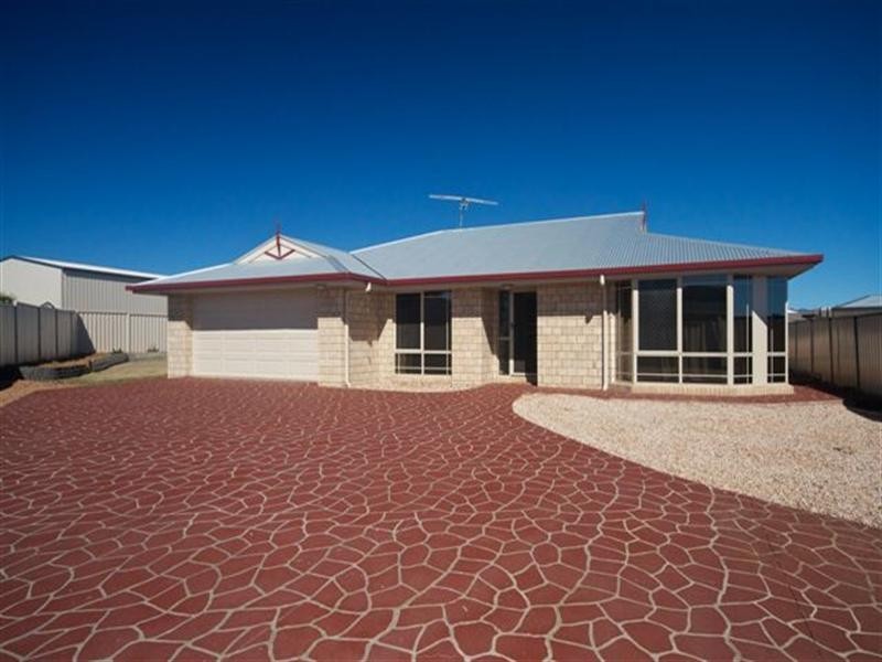 10 Marlowe Court, Westbrook QLD 4350