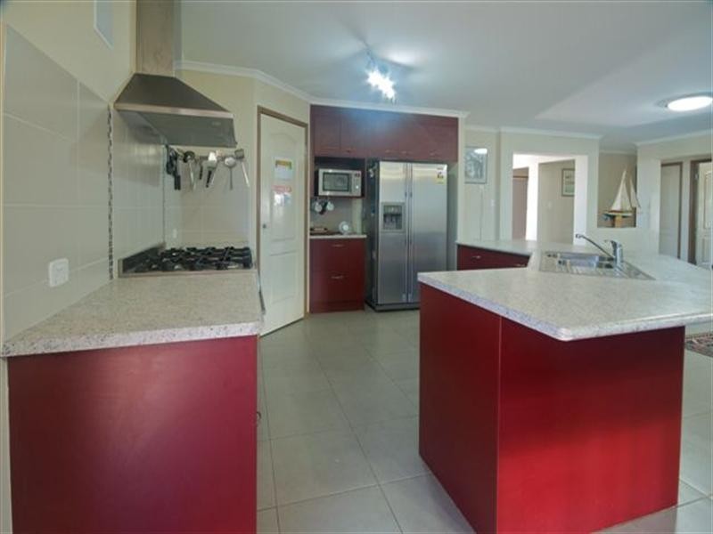 10 Marlowe Court, Westbrook QLD 4350