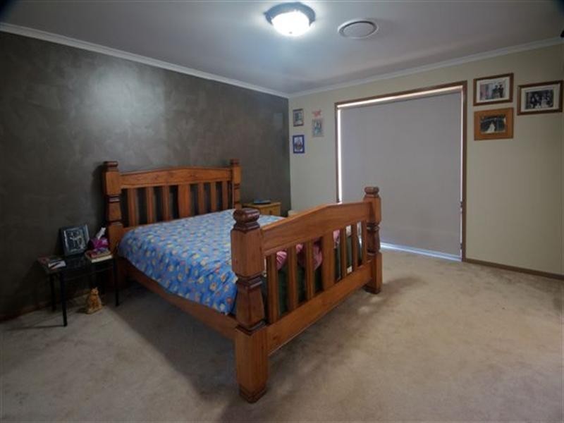 10 Marlowe Court, Westbrook QLD 4350