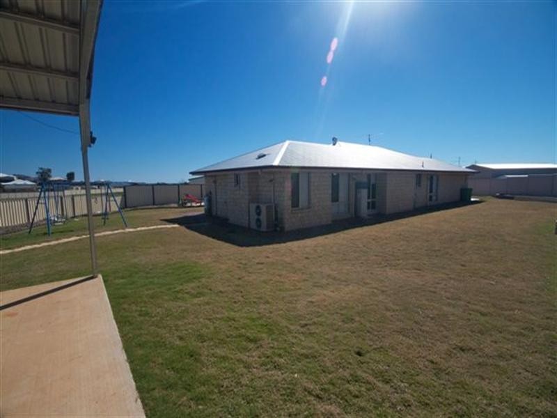 10 Marlowe Court, Westbrook QLD 4350