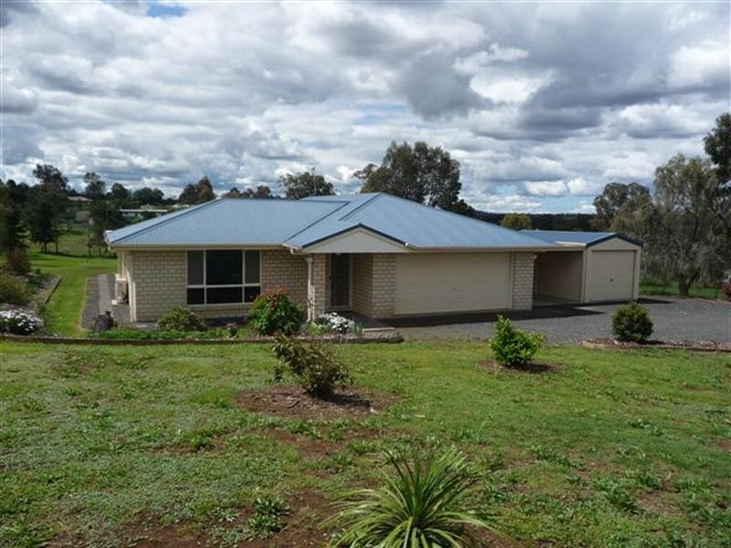 15 William Street, Meringandan West QLD 4352