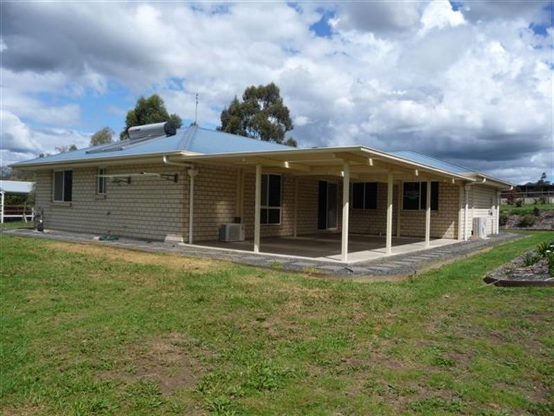 15 William Street, Meringandan West QLD 4352