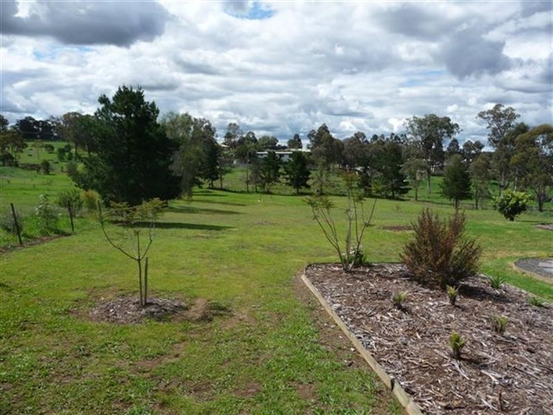 15 William Street, Meringandan West QLD 4352