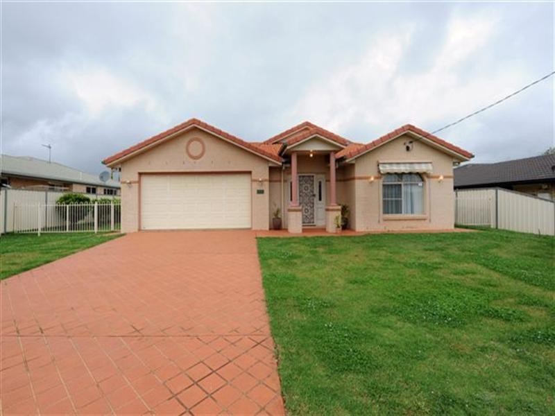 214 Spring Street, Middle Ridge QLD 4350