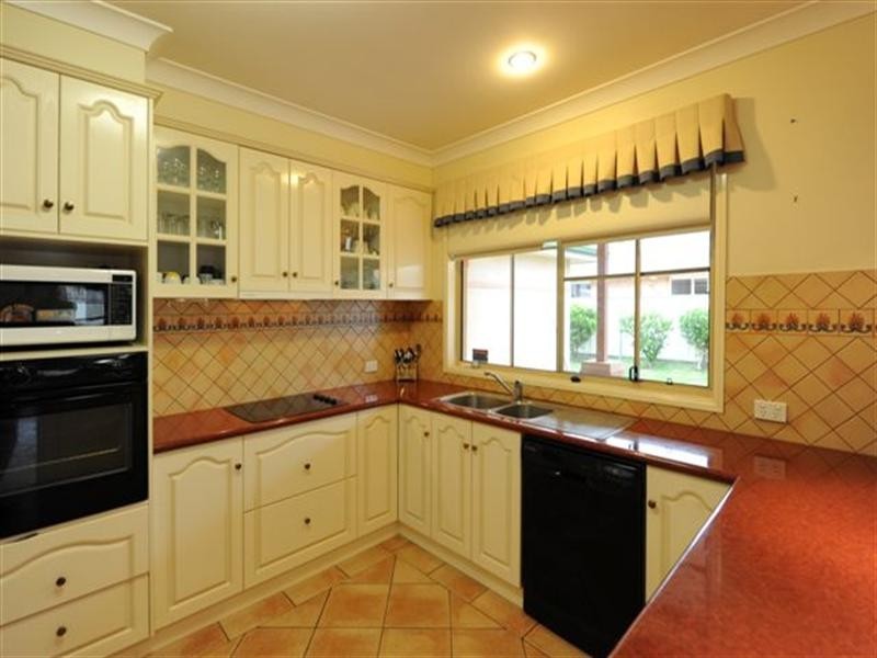 214 Spring Street, Middle Ridge QLD 4350