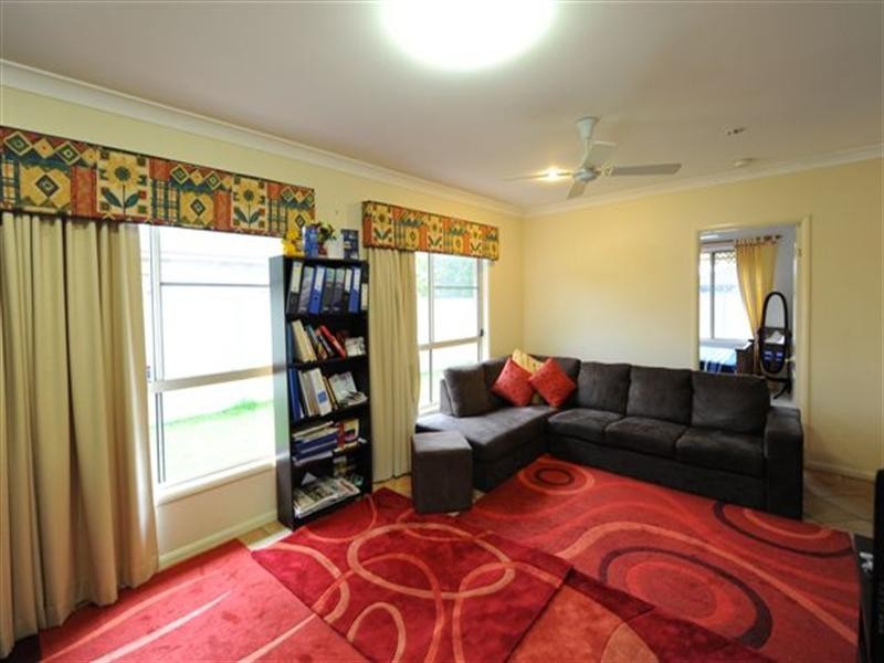 214 Spring Street, Middle Ridge QLD 4350