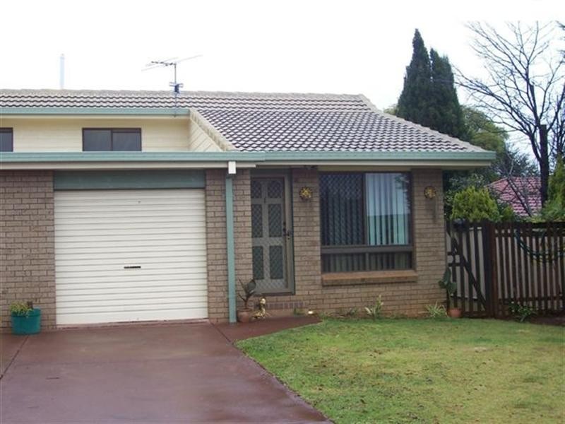 1/6 Orchid Street, Centenary Heights QLD 4350