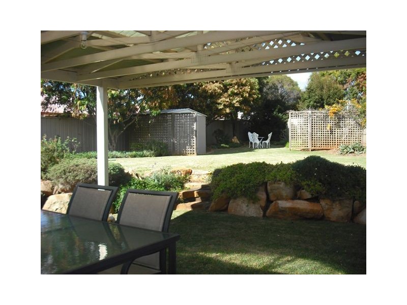 2 Zinnia Court, Middle Ridge QLD 4350
