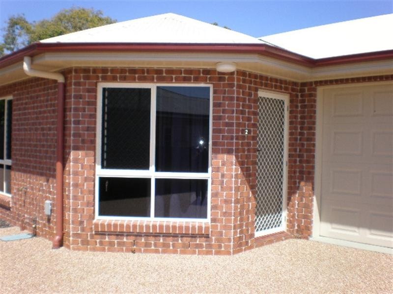 2/6 Victory Street, Newtown QLD 4350