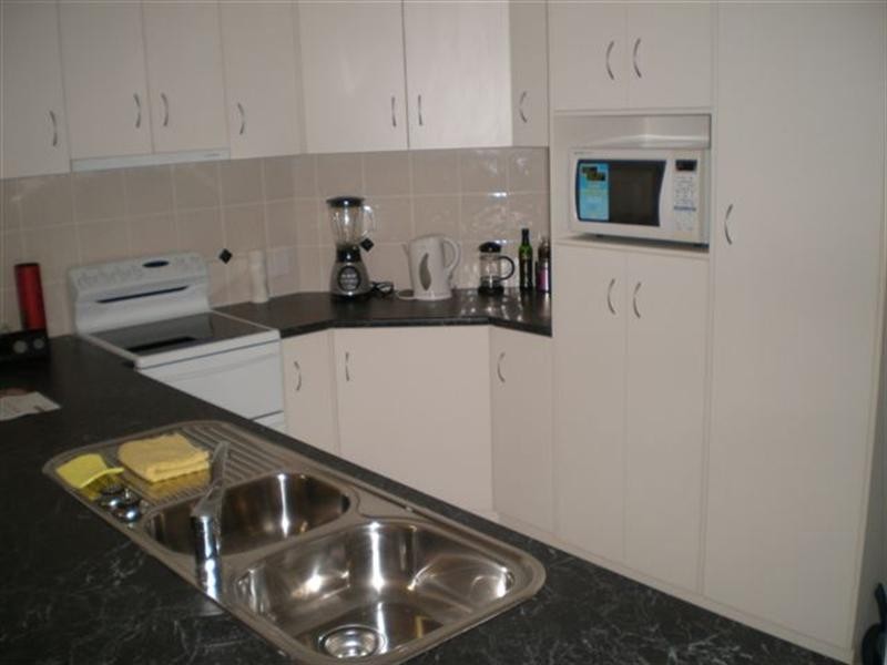 2/6 Victory Street, Newtown QLD 4350