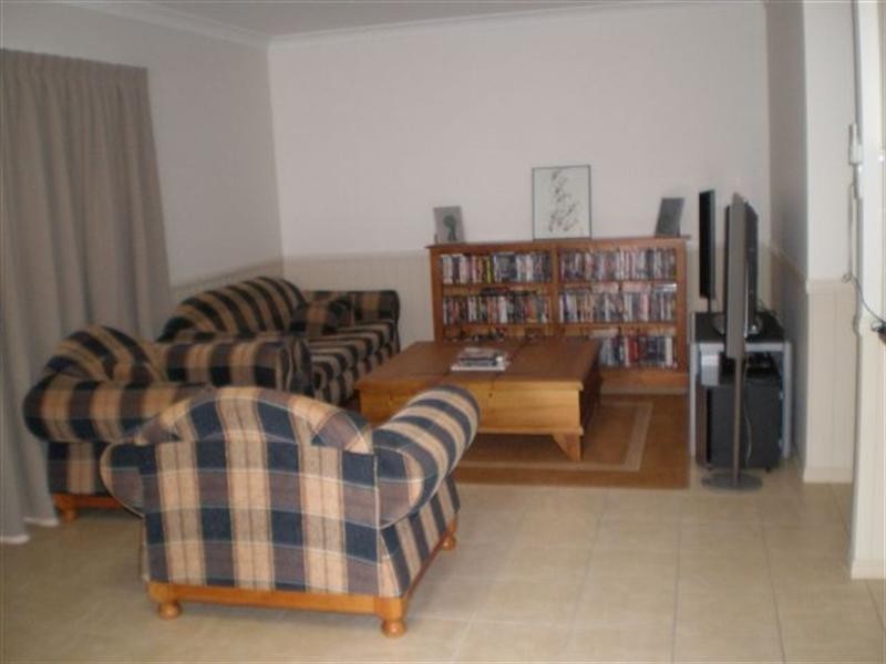 2/6 Victory Street, Newtown QLD 4350