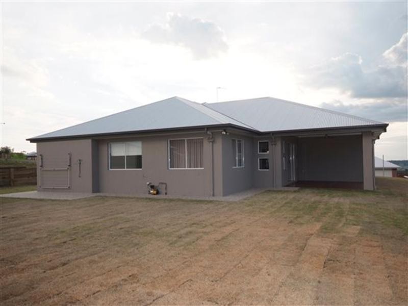 8 Ibis Court, Highfields QLD 4352