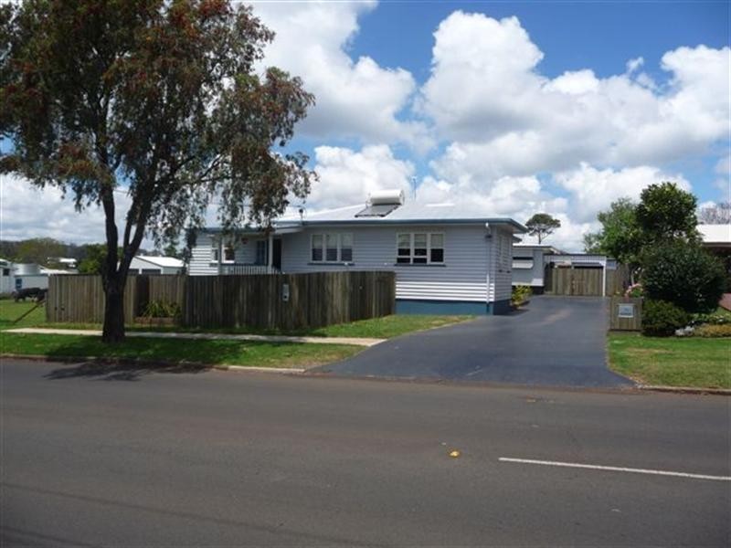 164 A and B Alderley Street, Centenary Heights QLD 4350