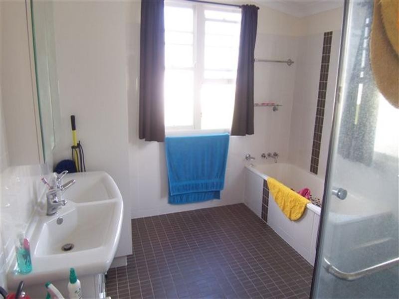 164 A and B Alderley Street, Centenary Heights QLD 4350