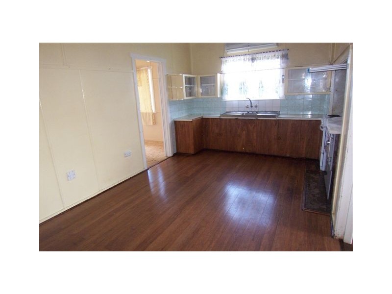 320a South Street, Harristown QLD 4350