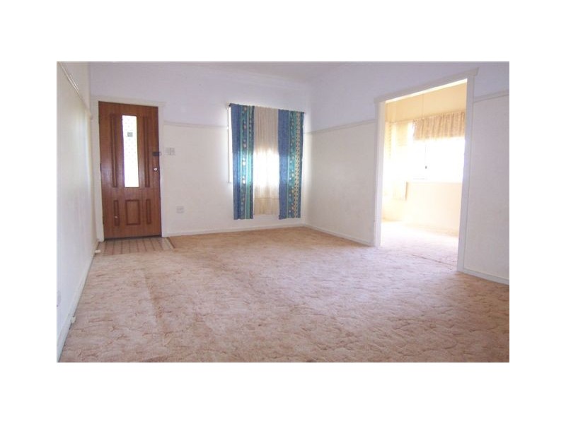 320a South Street, Harristown QLD 4350