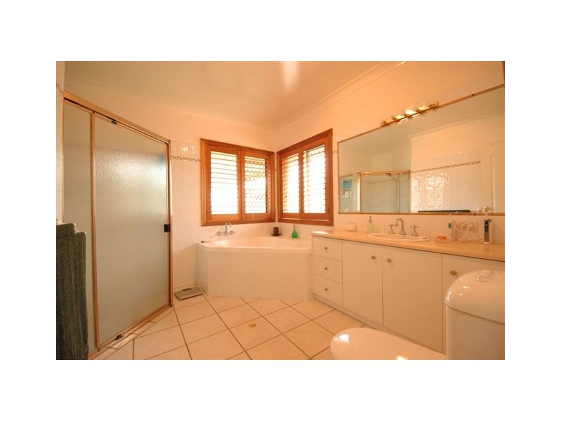 121 Spring Street, Middle Ridge QLD 4350