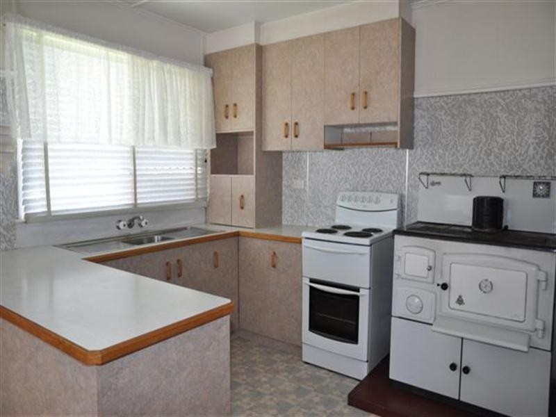 4 Walker Street, Harristown QLD 4350