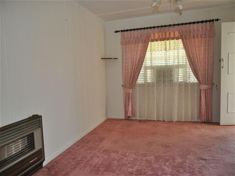 4 Walker Street, Harristown QLD 4350