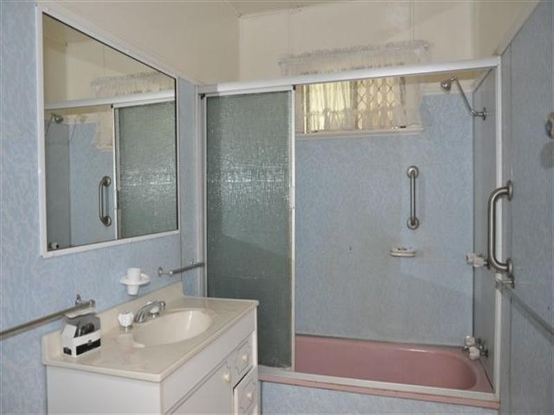 4 Walker Street, Harristown QLD 4350