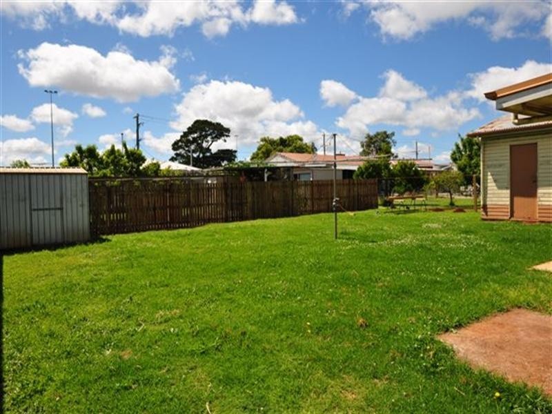 4 Walker Street, Harristown QLD 4350