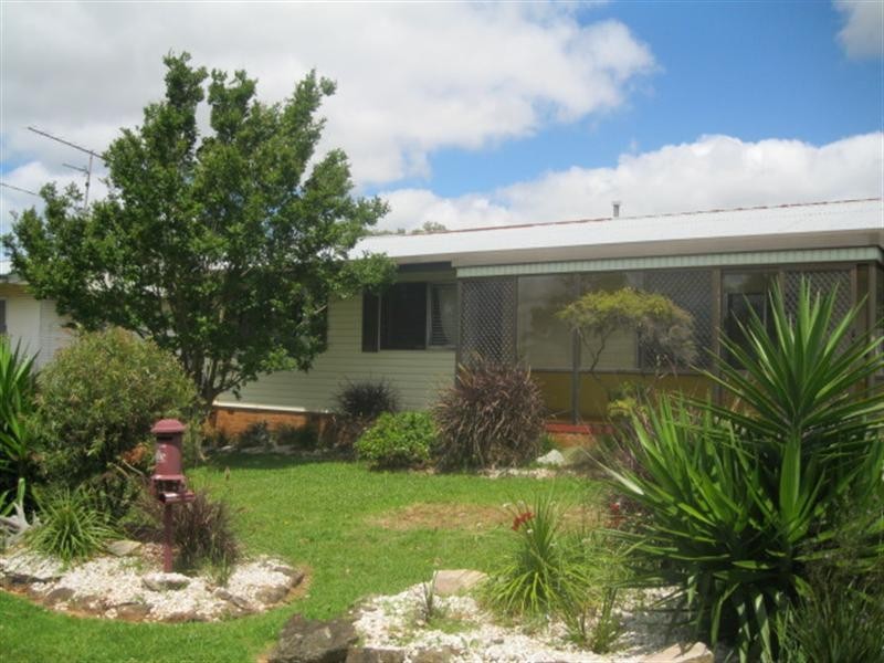 11 Brown Street, Newtown QLD 4350