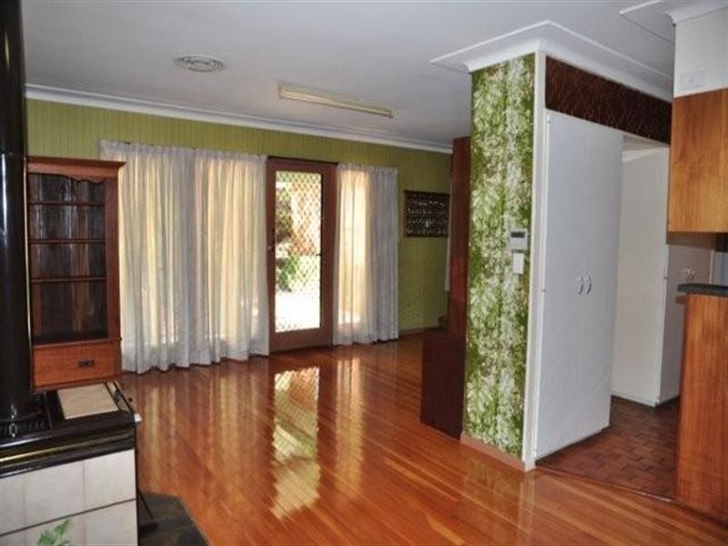 3 Peter Street, Mount Lofty QLD 4350