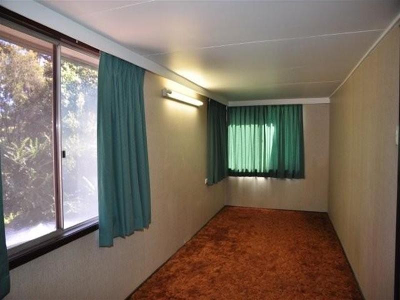 3 Peter Street, Mount Lofty QLD 4350