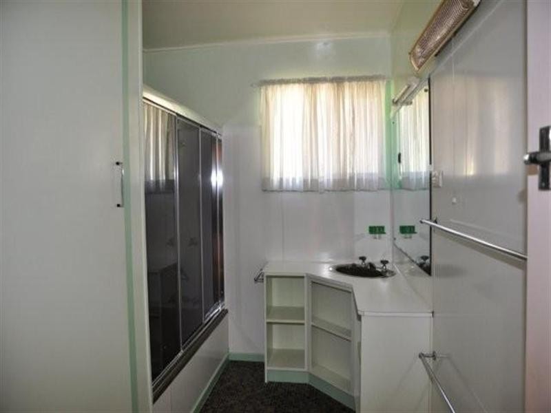 3 Peter Street, Mount Lofty QLD 4350