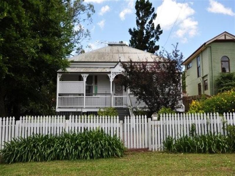 49 Alford Street, Mount Lofty QLD 4350