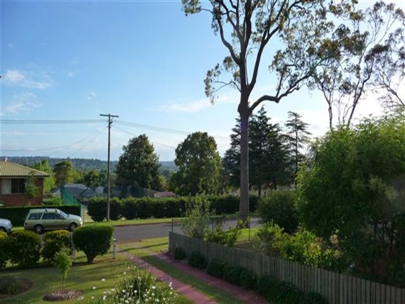 31 Alford Street, Mount Lofty QLD 4350