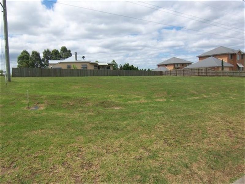 22 Mackenzie Street, Mount Lofty QLD 4350