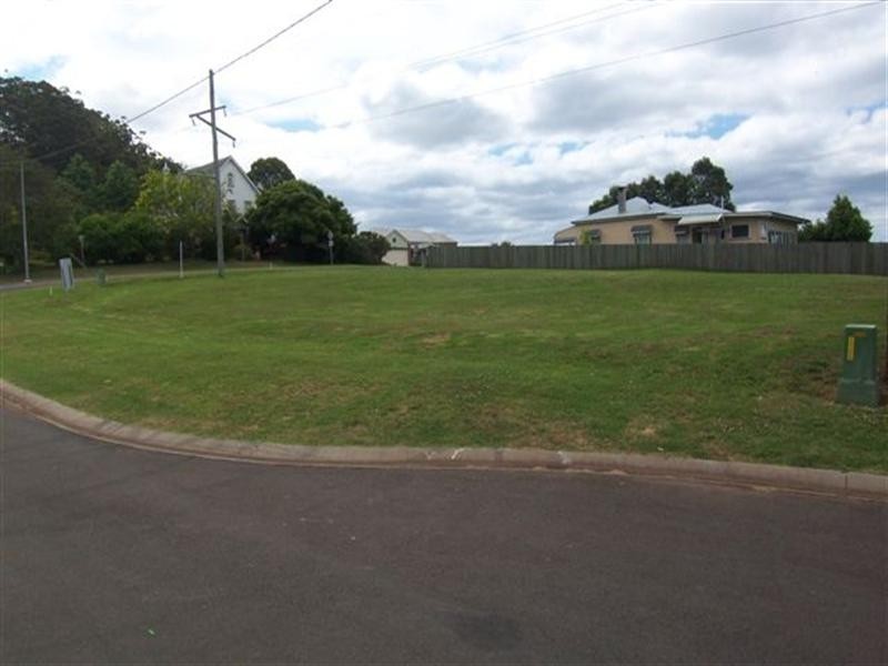 22 Mackenzie Street, Mount Lofty QLD 4350