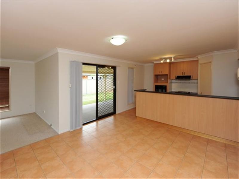 6 Pillar Street, Middle Ridge QLD 4350