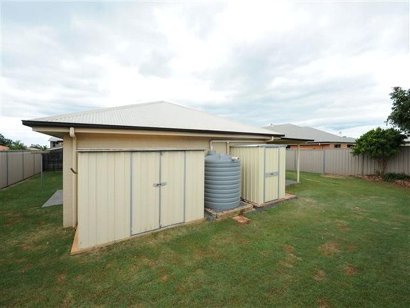 6 Pillar Street, Middle Ridge QLD 4350