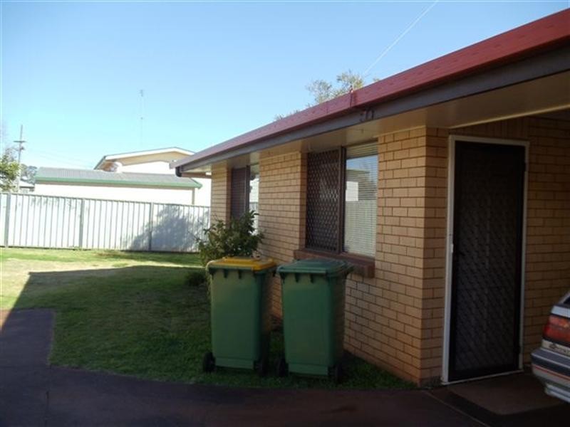 2/336 Alderley Street, Kearneys Spring QLD 4350