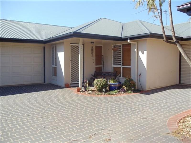 2/432 West Street, Kearneys Spring QLD 4350