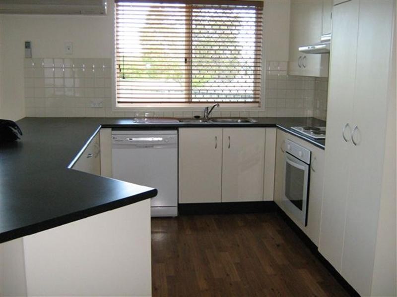 2/432 West Street, Kearneys Spring QLD 4350