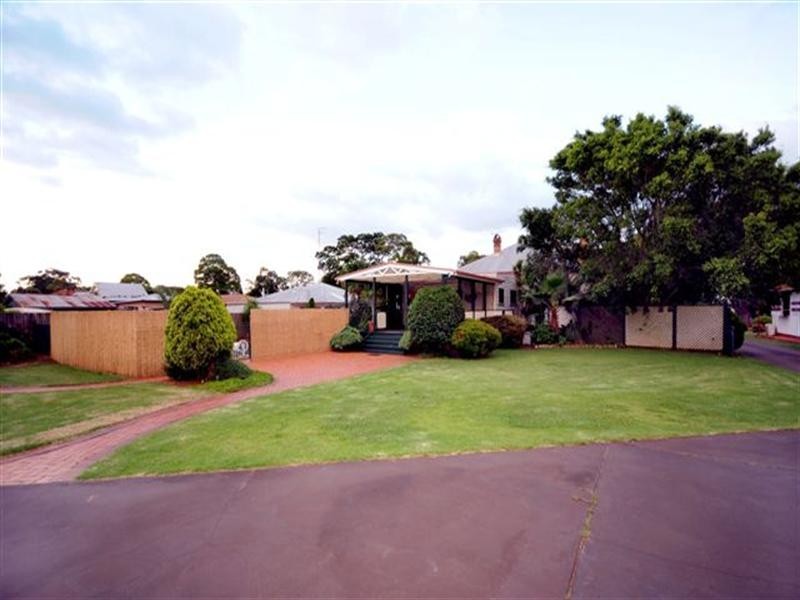 10 Warwick Street, Harristown QLD 4350