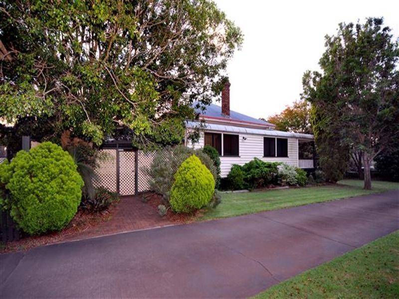 10 Warwick Street, Harristown QLD 4350