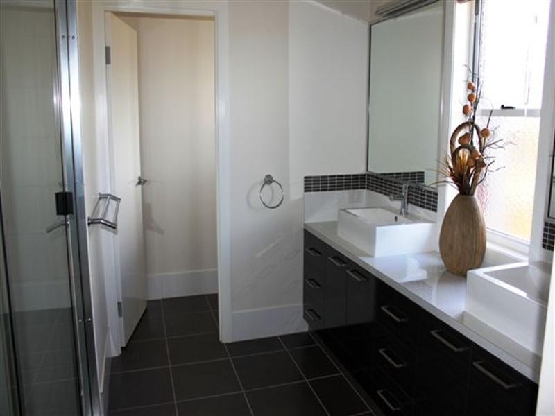 11 Plover Court, Highfields QLD 4352