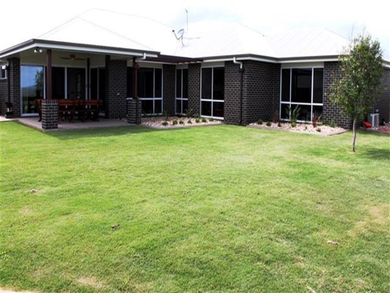 11 Plover Court, Highfields QLD 4352